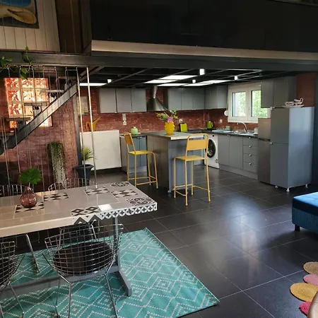 Color Living - Loft & Yard アパート *